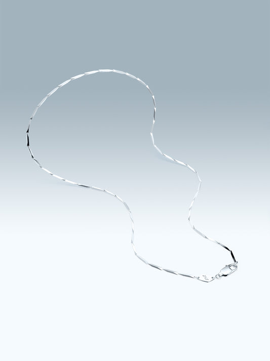 LINEAR CHAIN NECKLACE